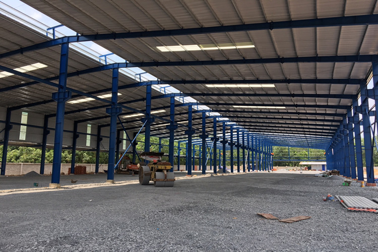Construction préfabriquée adaptée aux besoins du client de structure métallique pour l'entrepôt